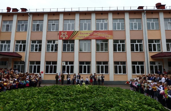 Главное здание гимназии по ул. Октябрьская, д. 30